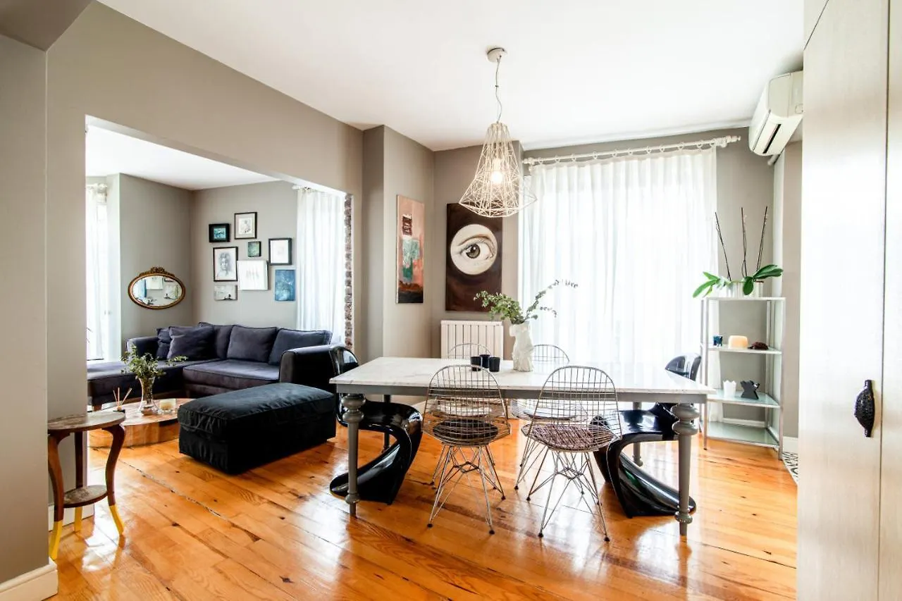 Modern Apartment With Stylish Interior In Beyoglu Stambuł Turcja