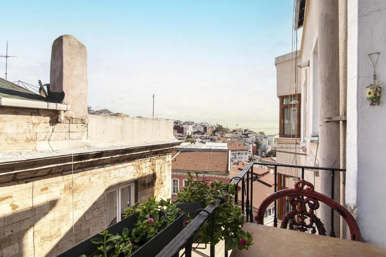 Modern Apartment With Stylish Interior In Beyoglu Stambuł